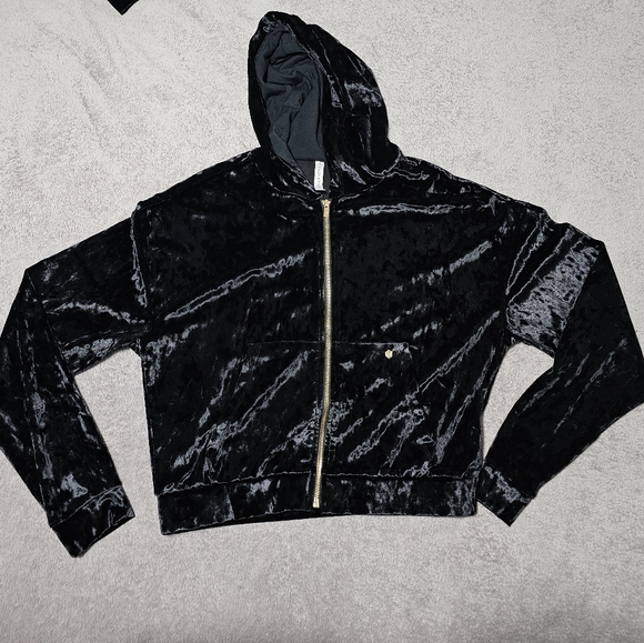 FABLETICS BUNDLE BLACK VELOUR ZIP-UP CROPPED HOODIE AND VELOUR SPORTS BRA SZ S - Picture 4 of 7